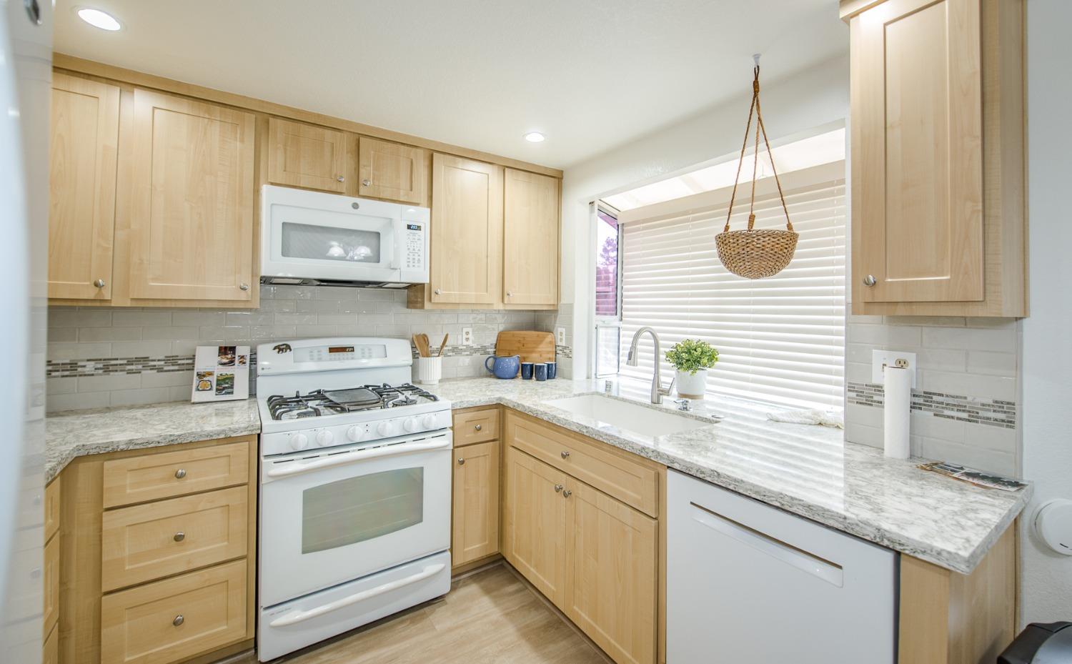 Detail Gallery Image 9 of 44 For 377 Porter St, Woodland,  CA 95695 - 3 Beds | 2 Baths
