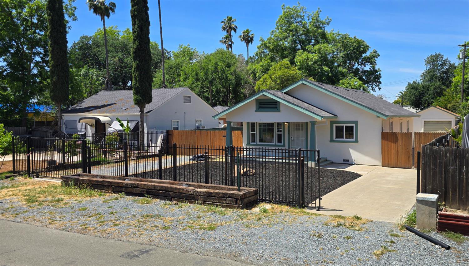 Detail Gallery Image 1 of 59 For 3129 Judah St, Sacramento,  CA 95815 - 2 Beds | 2 Baths