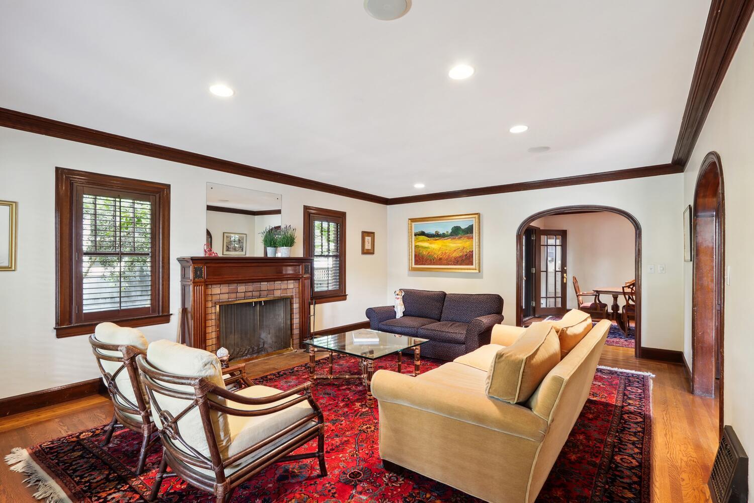 Detail Gallery Image 8 of 62 For 2665 Donner Way, Sacramento,  CA 95818 - 4 Beds | 3 Baths