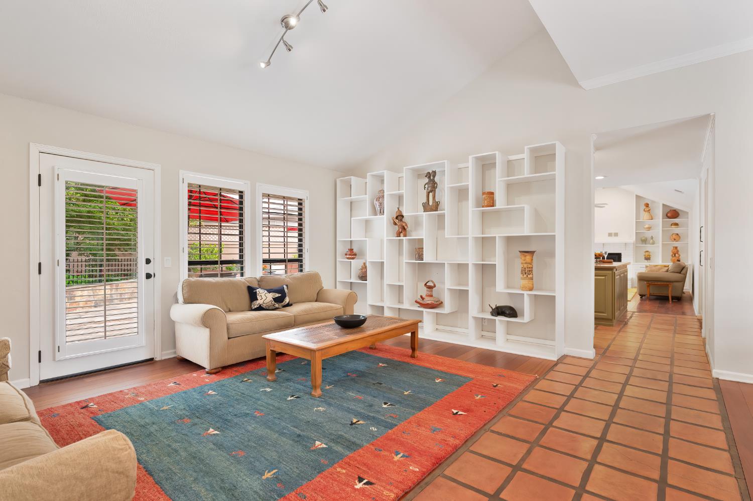 Detail Gallery Image 11 of 68 For 6441 via Del Cerrito, Sloughhouse,  CA 95683 - 3 Beds | 2/1 Baths