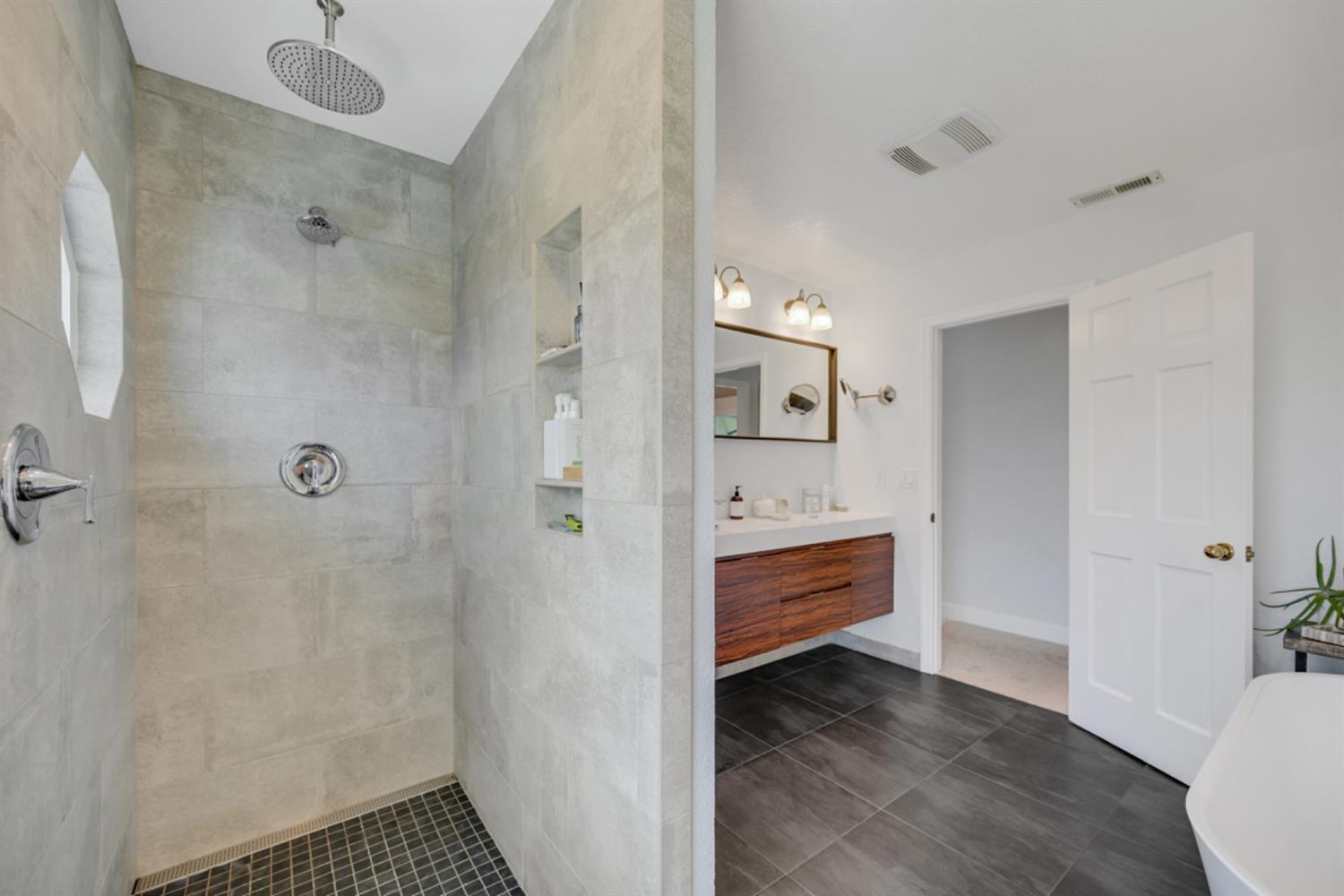 Detail Gallery Image 38 of 84 For 109 Bermuda Ct, Roseville,  CA 95678 - 4 Beds | 2/2 Baths