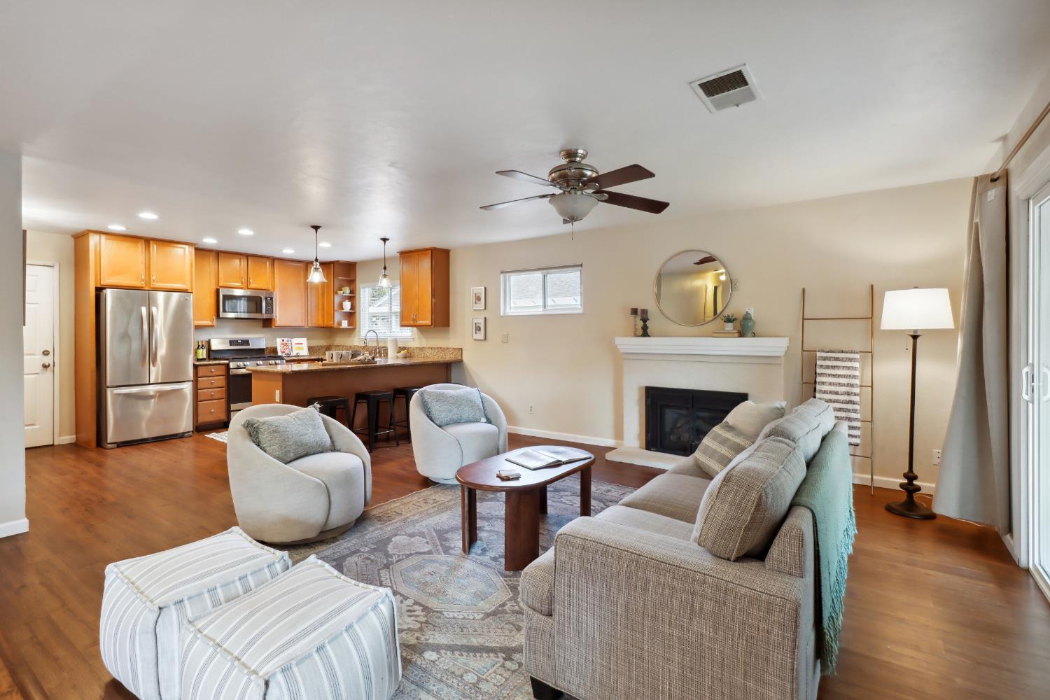 Detail Gallery Image 11 of 49 For 1614 Clemson Dr, Davis,  CA 95618 - 2 Beds | 2 Baths