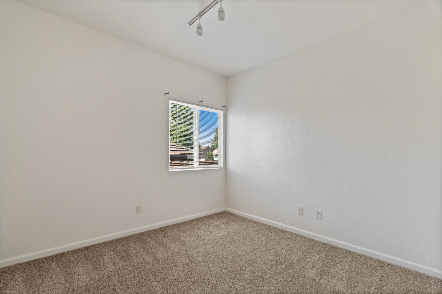 Detail Gallery Image 31 of 52 For 9615 Red Current Way, Elk Grove,  CA 95757 - 4 Beds | 3 Baths