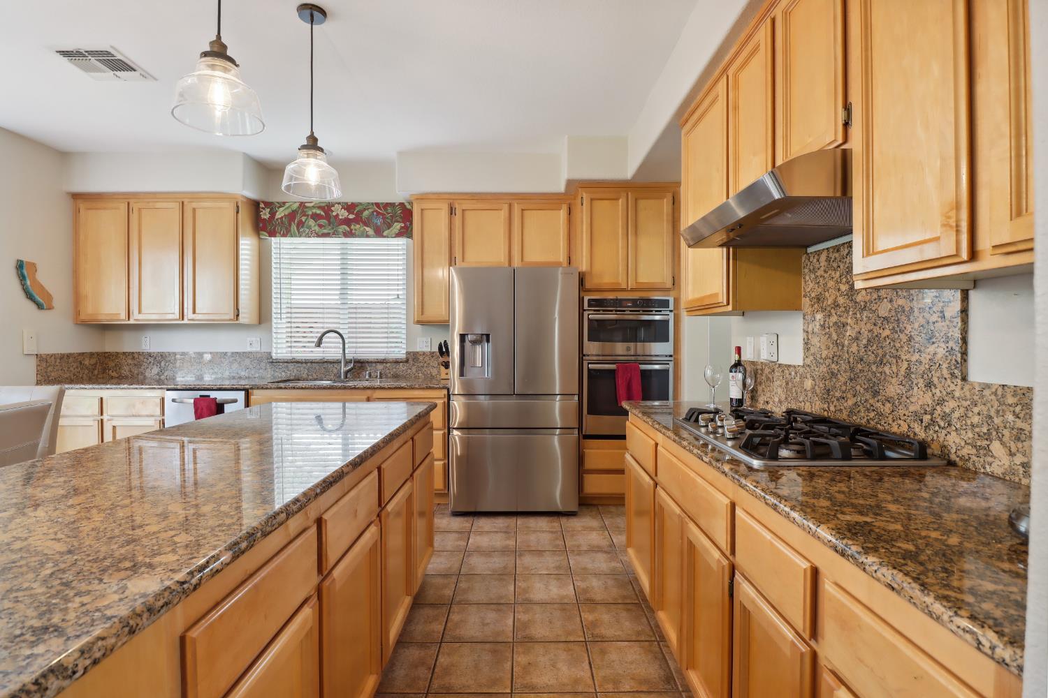 Detail Gallery Image 26 of 72 For 2049 Riggs Ave, Sacramento,  CA 95835 - 5 Beds | 3 Baths