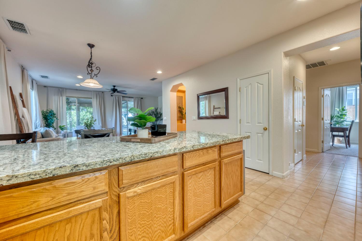 Detail Gallery Image 6 of 26 For 311 Pelican Bay Cir, Sacramento,  CA 95835 - 2 Beds | 2 Baths