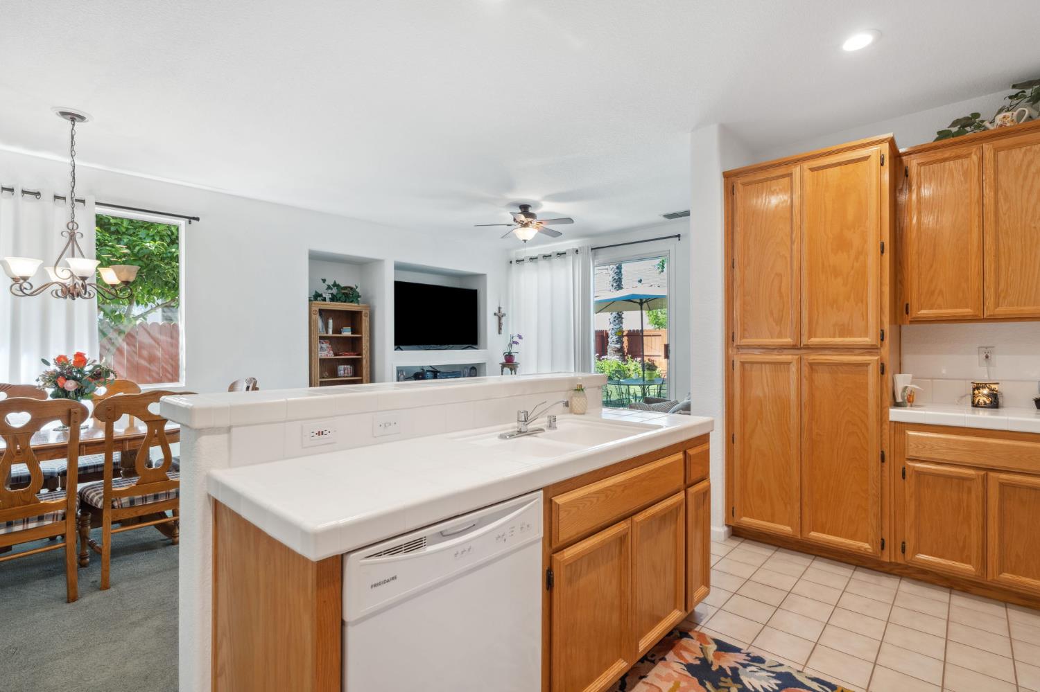 Detail Gallery Image 14 of 26 For 60 Groth Cir, Sacramento,  CA 95834 - 3 Beds | 2 Baths