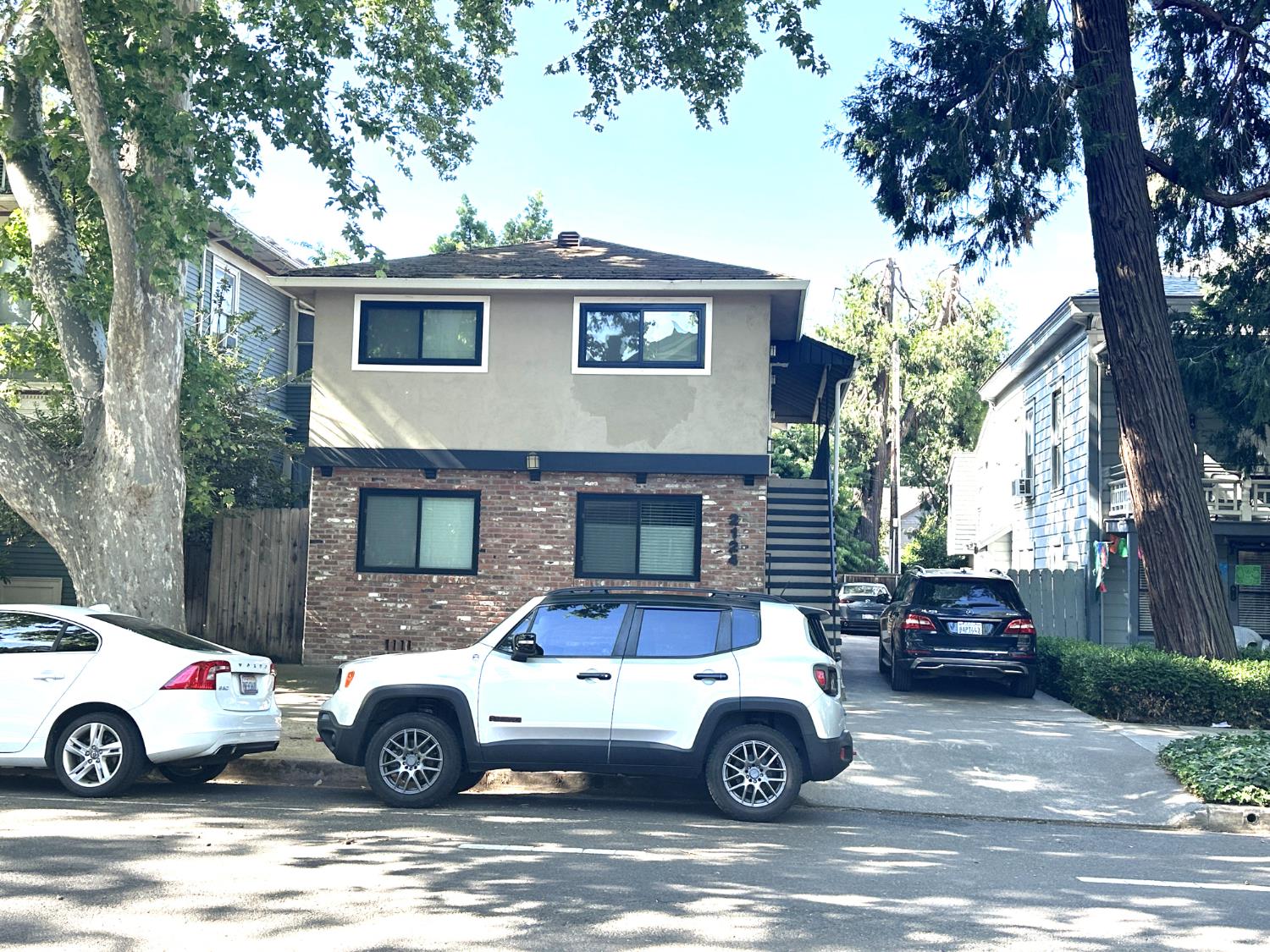 Detail Gallery Image 2 of 70 For 2124 H St, Sacramento,  CA 95816 - – Beds | – Baths