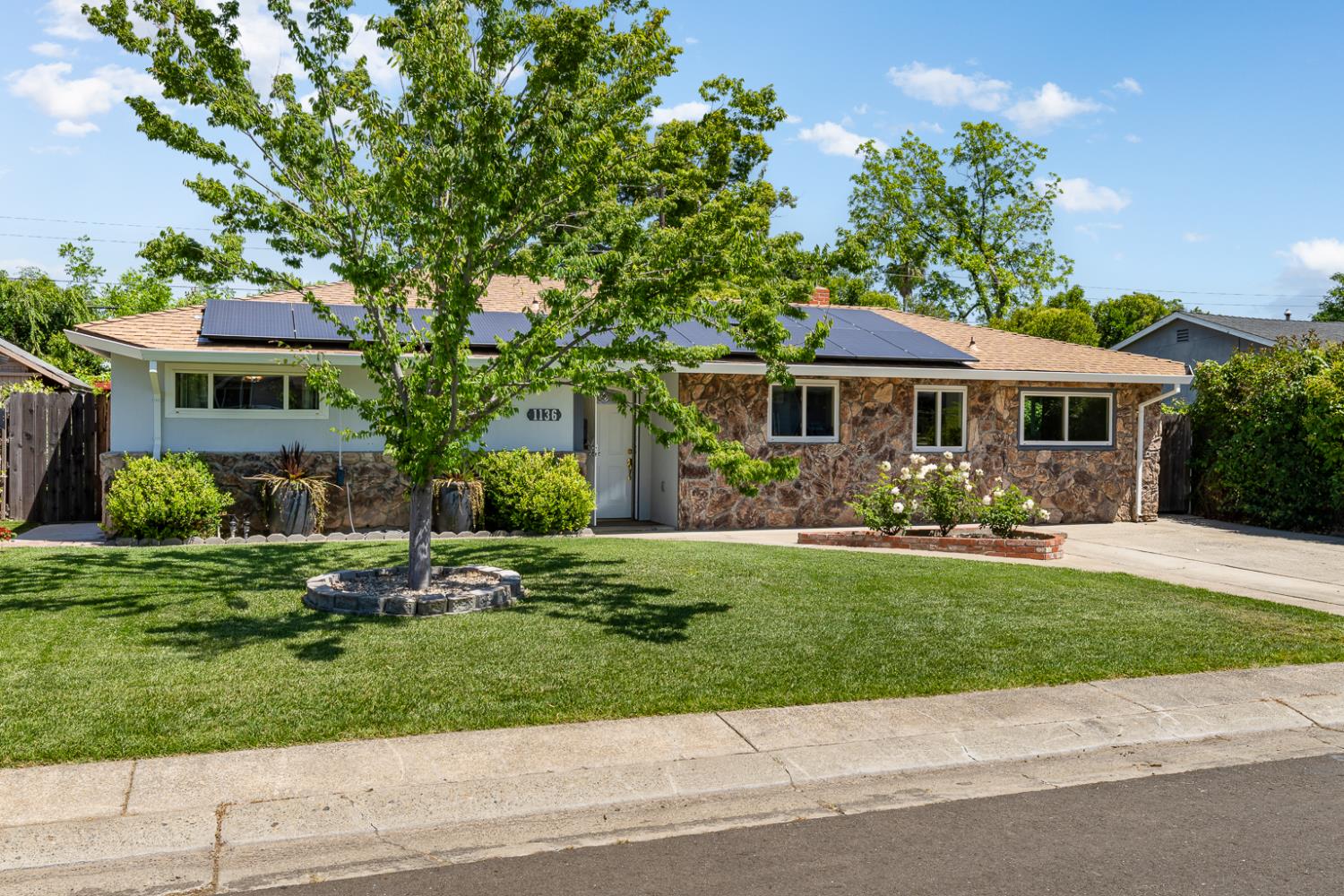 Detail Gallery Image 5 of 38 For 1136 Hampton Rd, Sacramento,  CA 95864 - 3 Beds | 1 Baths