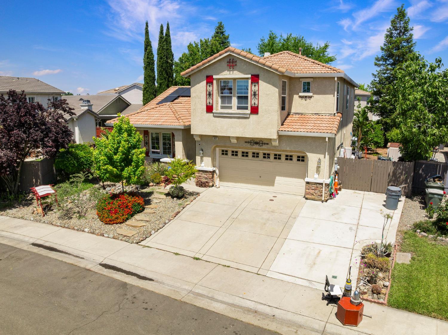 Detail Gallery Image 2 of 51 For 1637 Dreamy Way, Sacramento,  CA 95835 - 3 Beds | 3 Baths