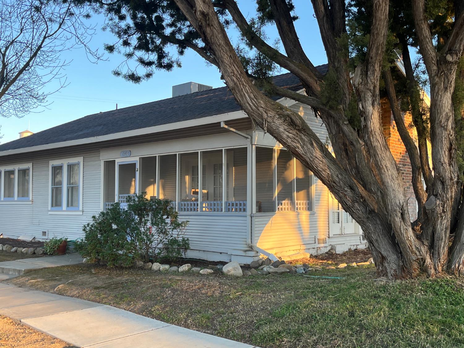 Tulare Street, Newman, California image 3