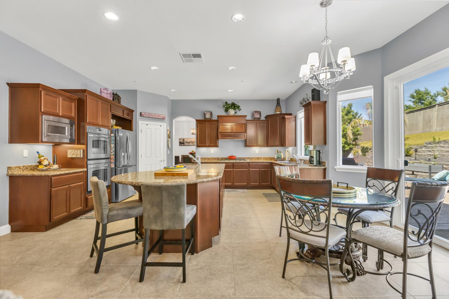 Detail Gallery Image 21 of 76 For 8530 Mandorla Cir, Orangevale,  CA 95662 - 4 Beds | 3/1 Baths