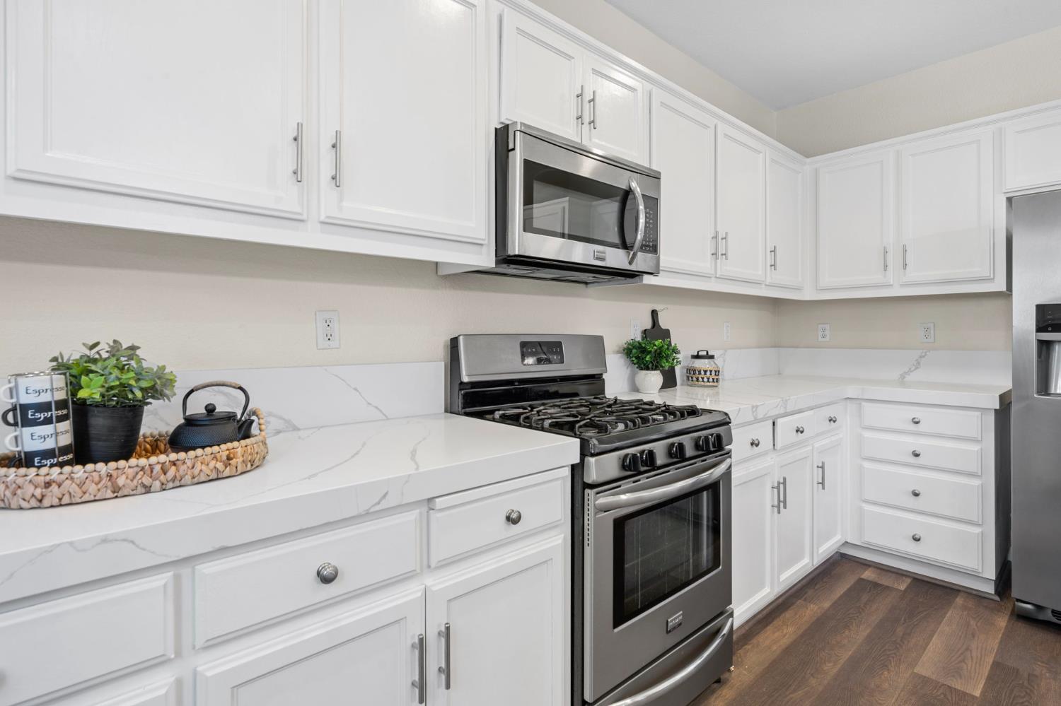 Detail Gallery Image 20 of 40 For 4677 Bonsai Ave, Tracy,  CA 95377 - 4 Beds | 2/1 Baths