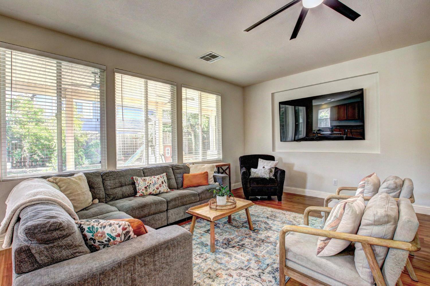 Detail Gallery Image 12 of 58 For 1461 Cortina Rd, West Sacramento,  CA 95691 - 5 Beds | 3 Baths