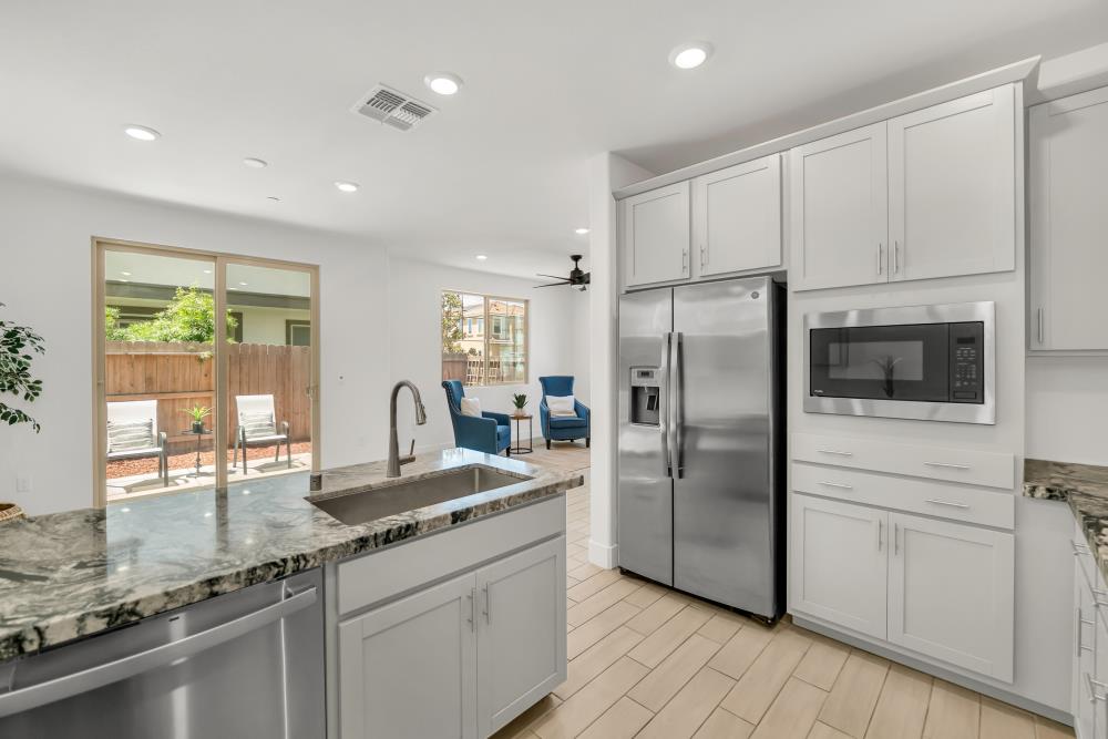 Detail Gallery Image 11 of 47 For 8836 Solo Way, Elk Grove,  CA 95757 - 3 Beds | 2/1 Baths