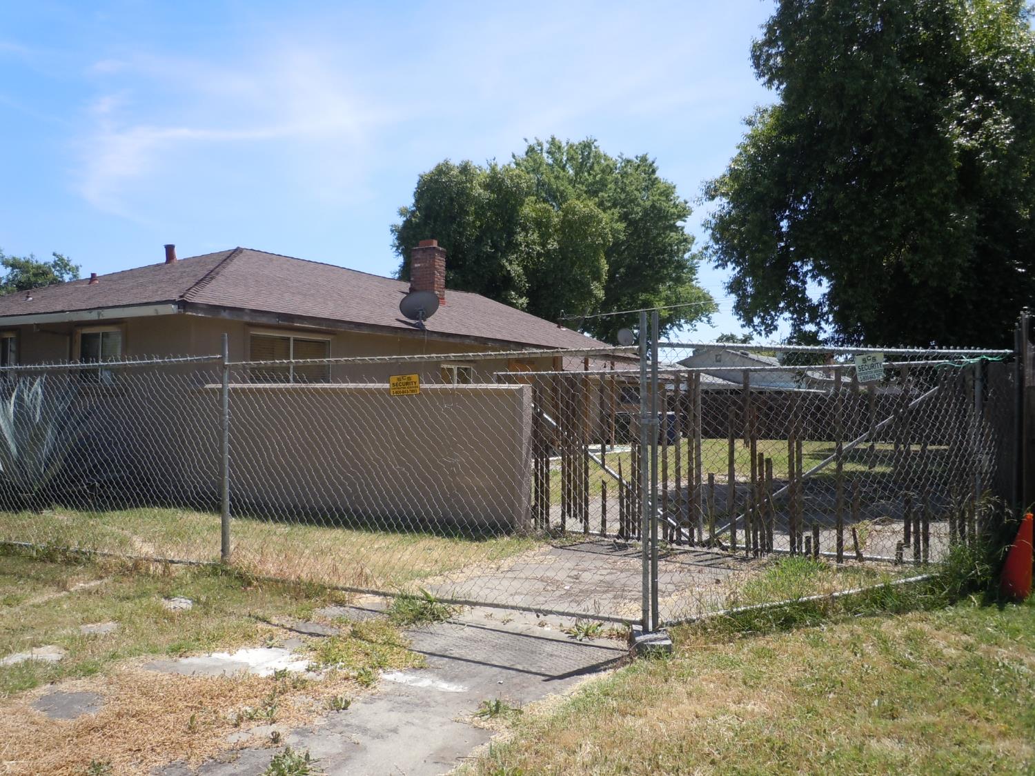 Detail Gallery Image 4 of 33 For 7100 20th St, Sacramento,  CA 95822 - 3 Beds | 2 Baths