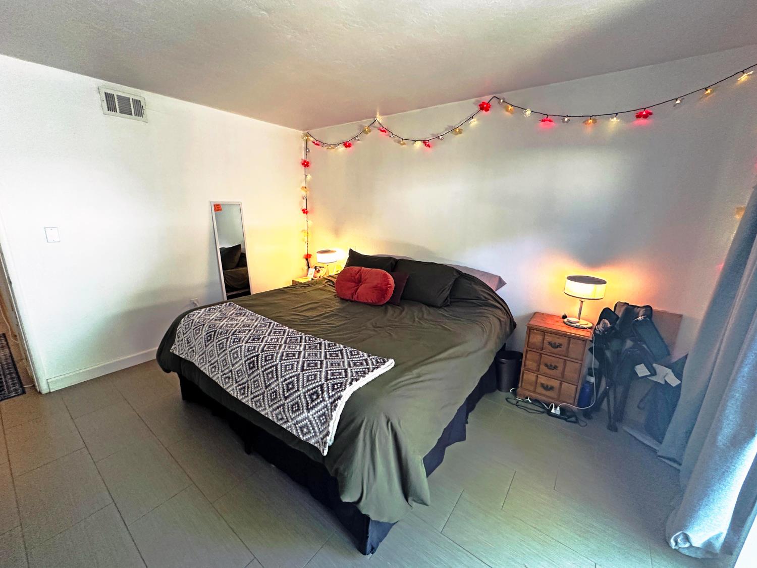 Detail Gallery Image 40 of 43 For 2525 N St, Sacramento,  CA 95816 - – Beds | – Baths