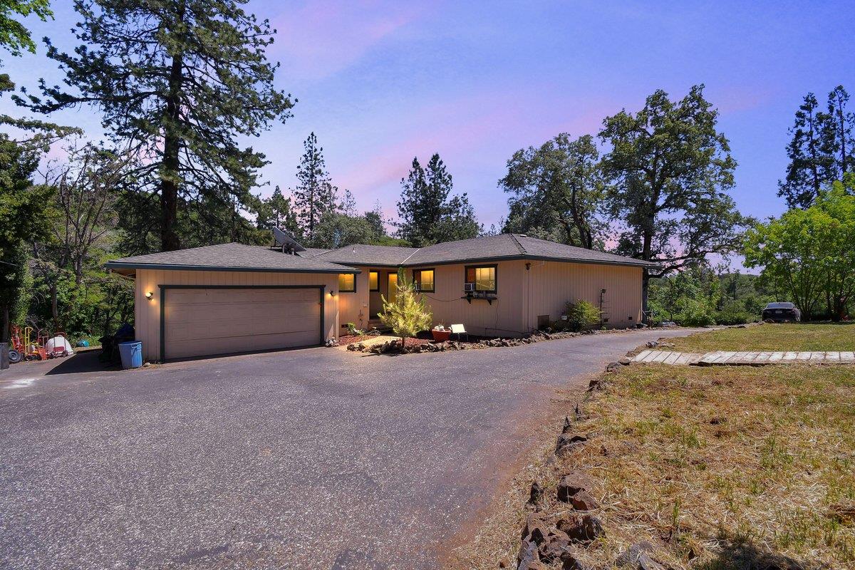 Detail Gallery Image 1 of 92 For 17657 Crest Rd, Grass Valley,  CA 95949 - 3 Beds | 2 Baths
