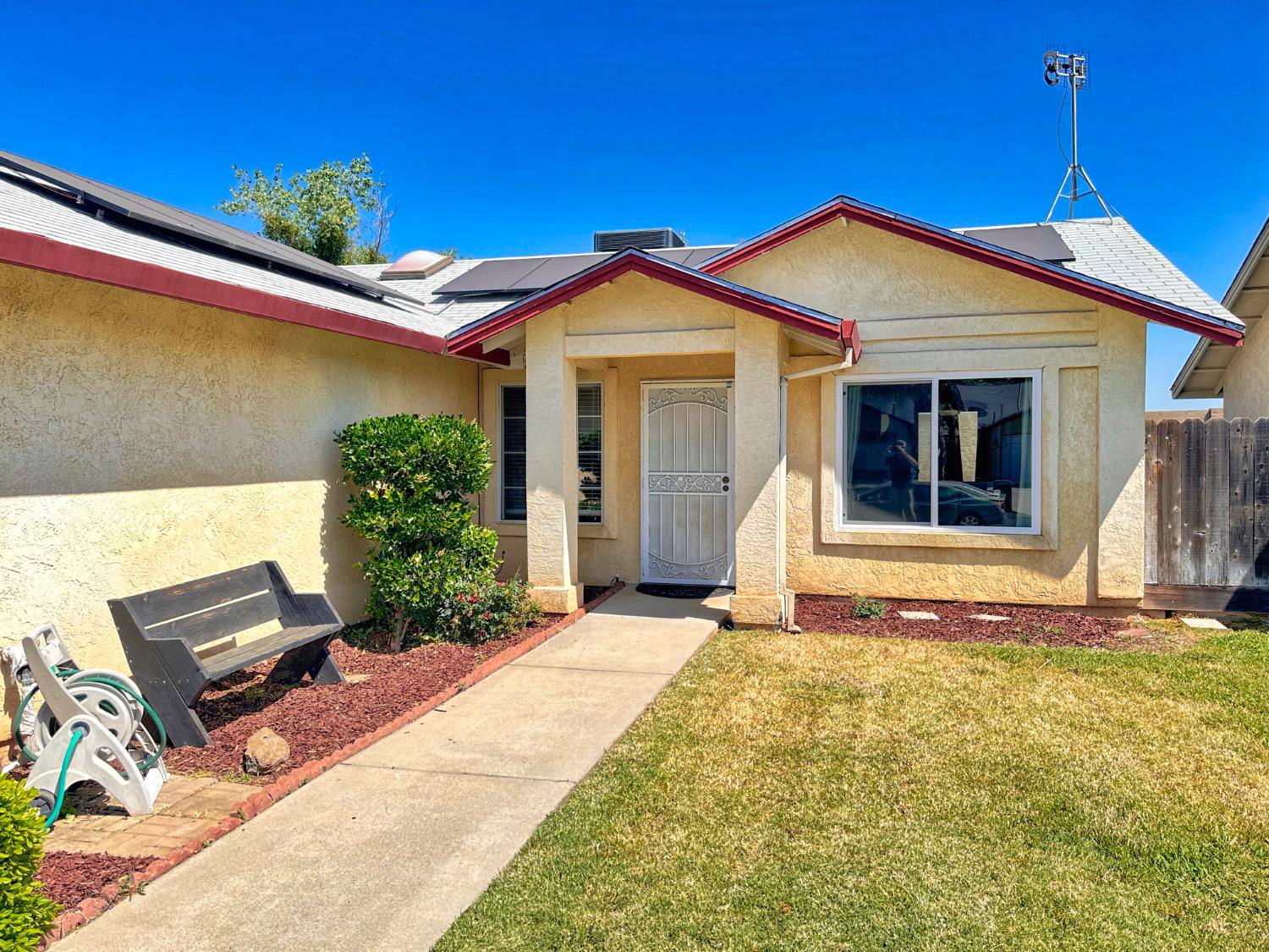 Detail Gallery Image 2 of 31 For 3431 Hawaii Ave, Riverbank,  CA 95367 - 3 Beds | 2 Baths