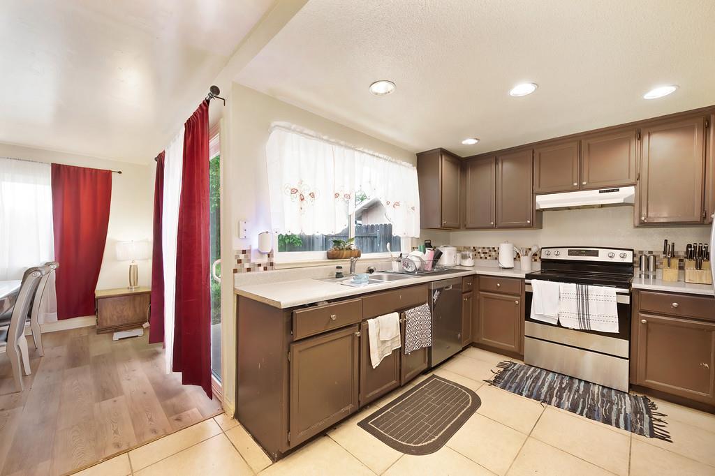 Detail Gallery Image 12 of 25 For 3708 Pullman Dr, Sacramento,  CA 95827 - 3 Beds | 2 Baths