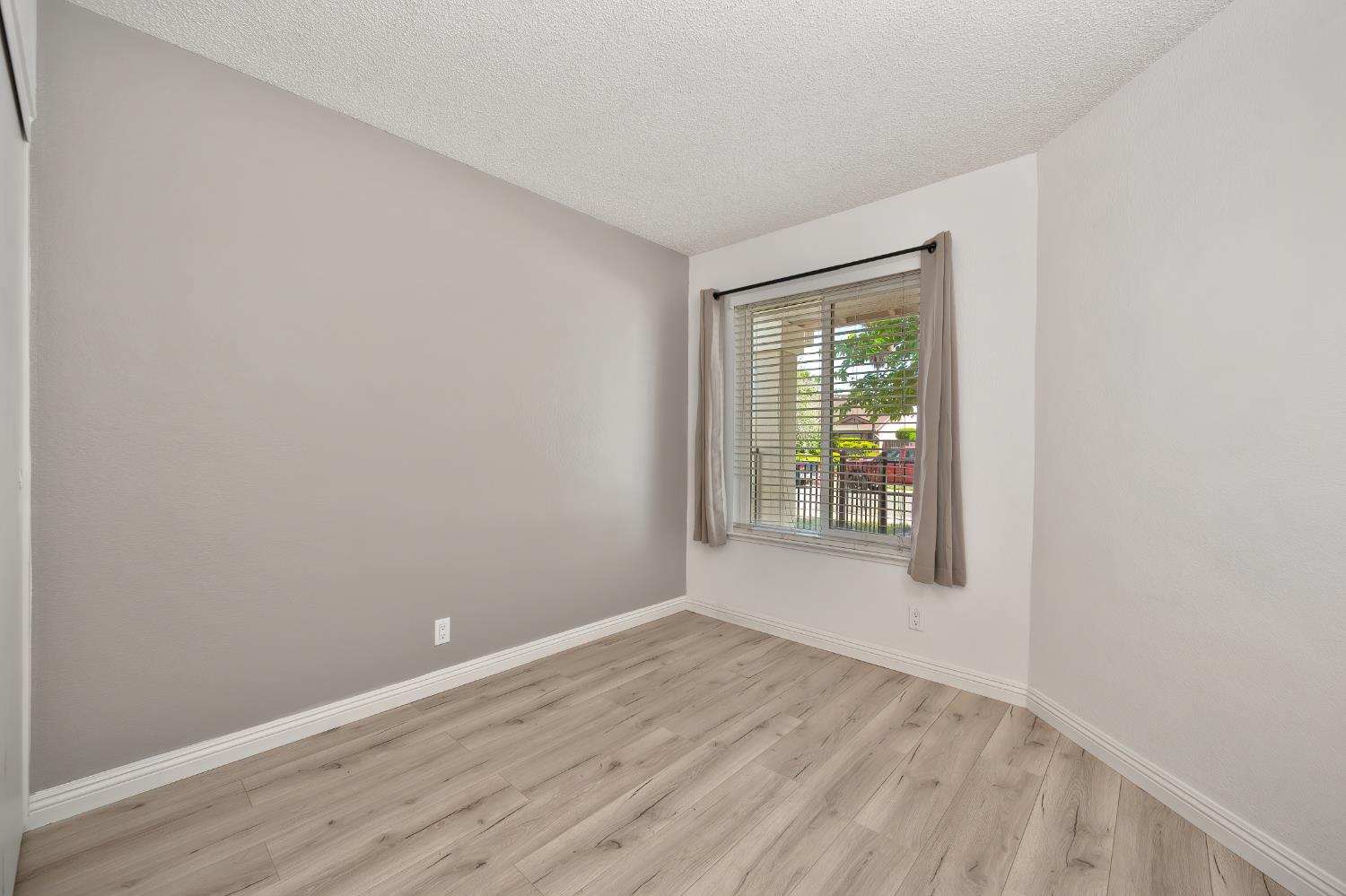 Detail Gallery Image 20 of 28 For 4123 Sea Meadow Way, Sacramento,  CA 95823 - 3 Beds | 2 Baths