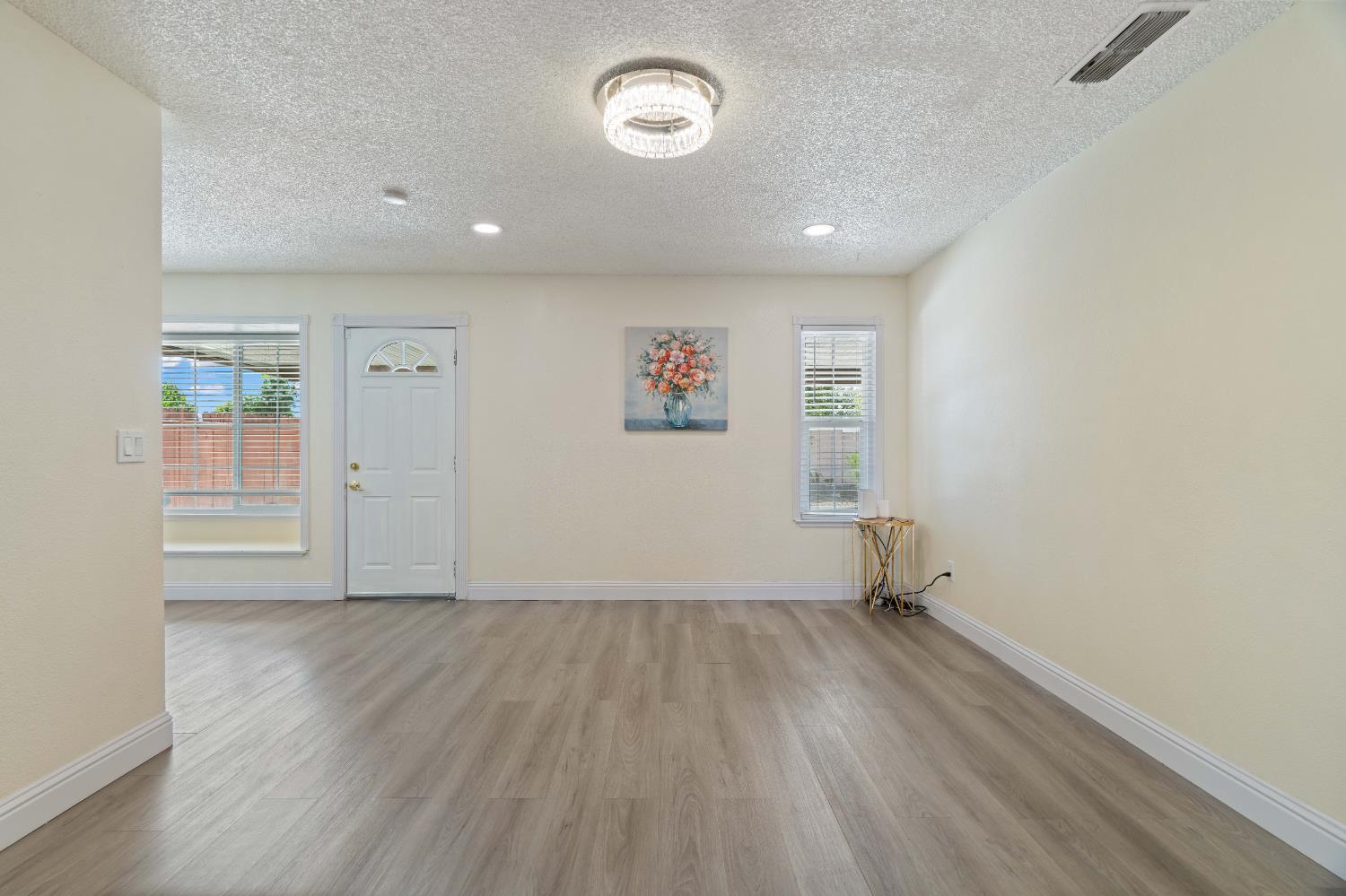 Detail Gallery Image 18 of 34 For 8200 Cottonfield Way, Sacramento,  CA 95828 - 3 Beds | 2 Baths