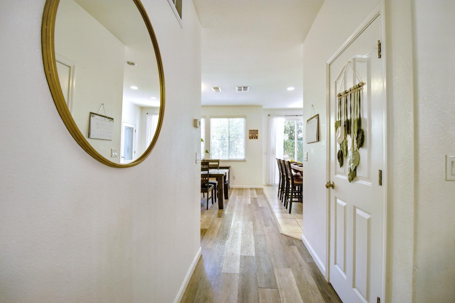 Detail Gallery Image 5 of 23 For 10849 Iris Bloom Dr, Stockton,  CA 95209 - 5 Beds | 3 Baths