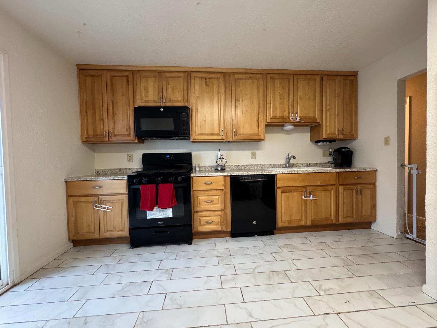Detail Gallery Image 14 of 27 For 2131 S Sacramento St, Stockton,  CA 95206 - 3 Beds | 1/1 Baths