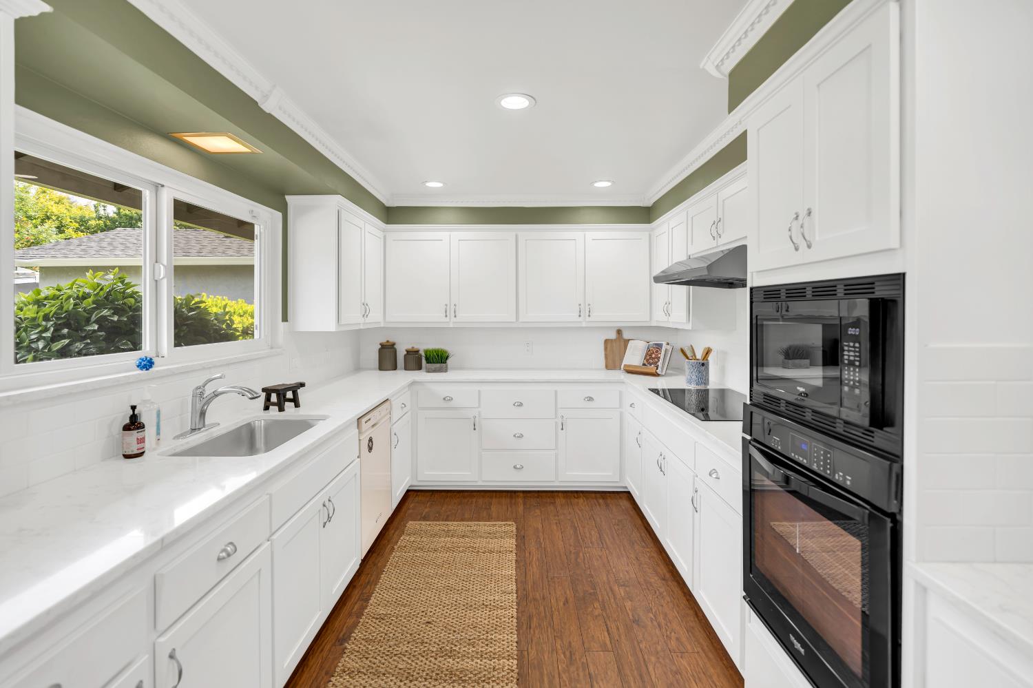 Detail Gallery Image 15 of 48 For 90 Parklite Cir, Sacramento,  CA 95831 - 4 Beds | 2/1 Baths