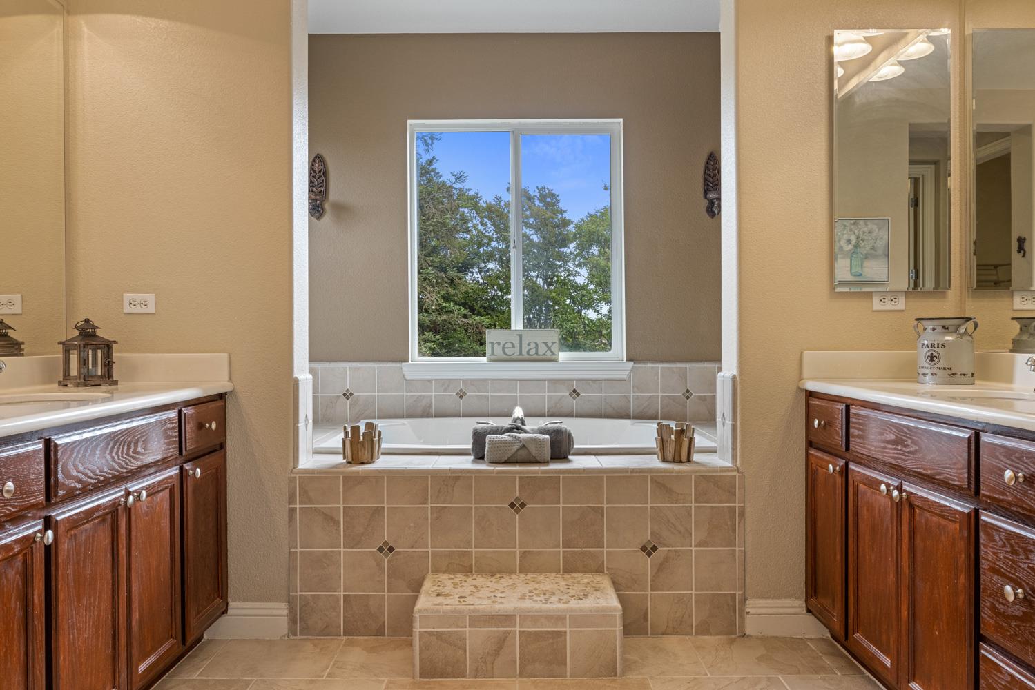 Detail Gallery Image 39 of 76 For 1734 Bandoni Ln, Manteca,  CA 95337 - 4 Beds | 3/1 Baths