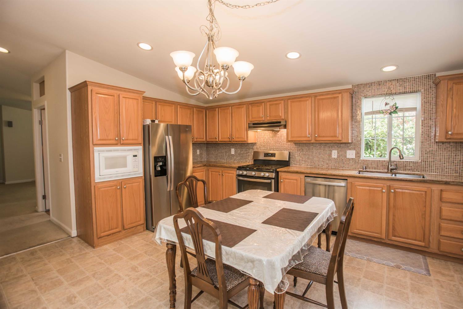 Detail Gallery Image 31 of 59 For 6946 27th St, Sacramento,  CA 95822 - 3 Beds | 2 Baths