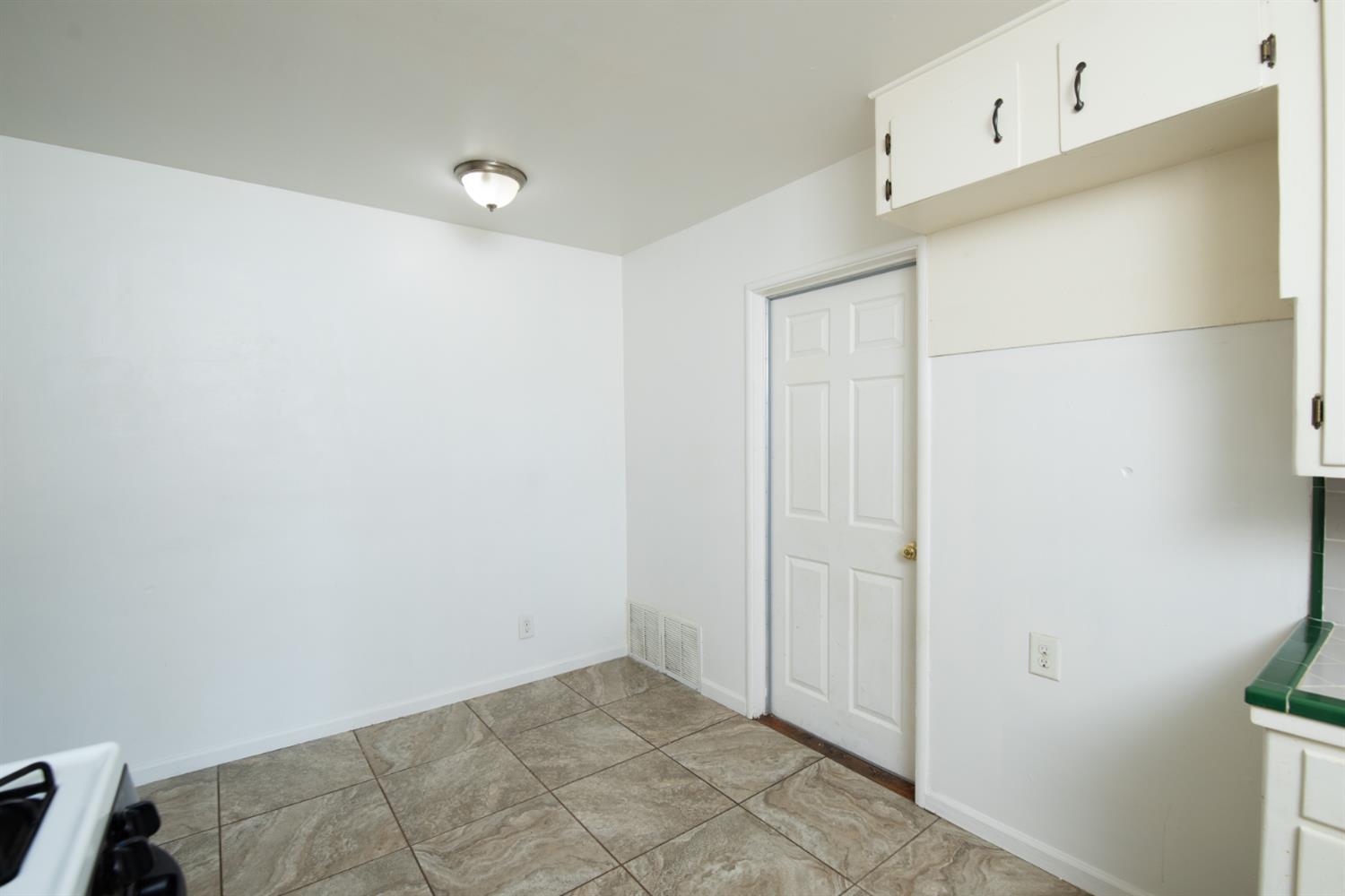 Detail Gallery Image 12 of 24 For 913 Norwegian Ave, Modesto,  CA 95350 - 3 Beds | 1 Baths