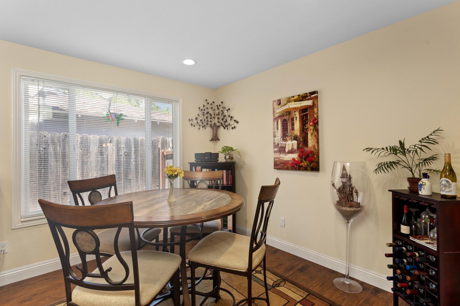 Detail Gallery Image 10 of 29 For 3136 Chelsea Rd, Sacramento,  CA 95864 - 4 Beds | 2 Baths