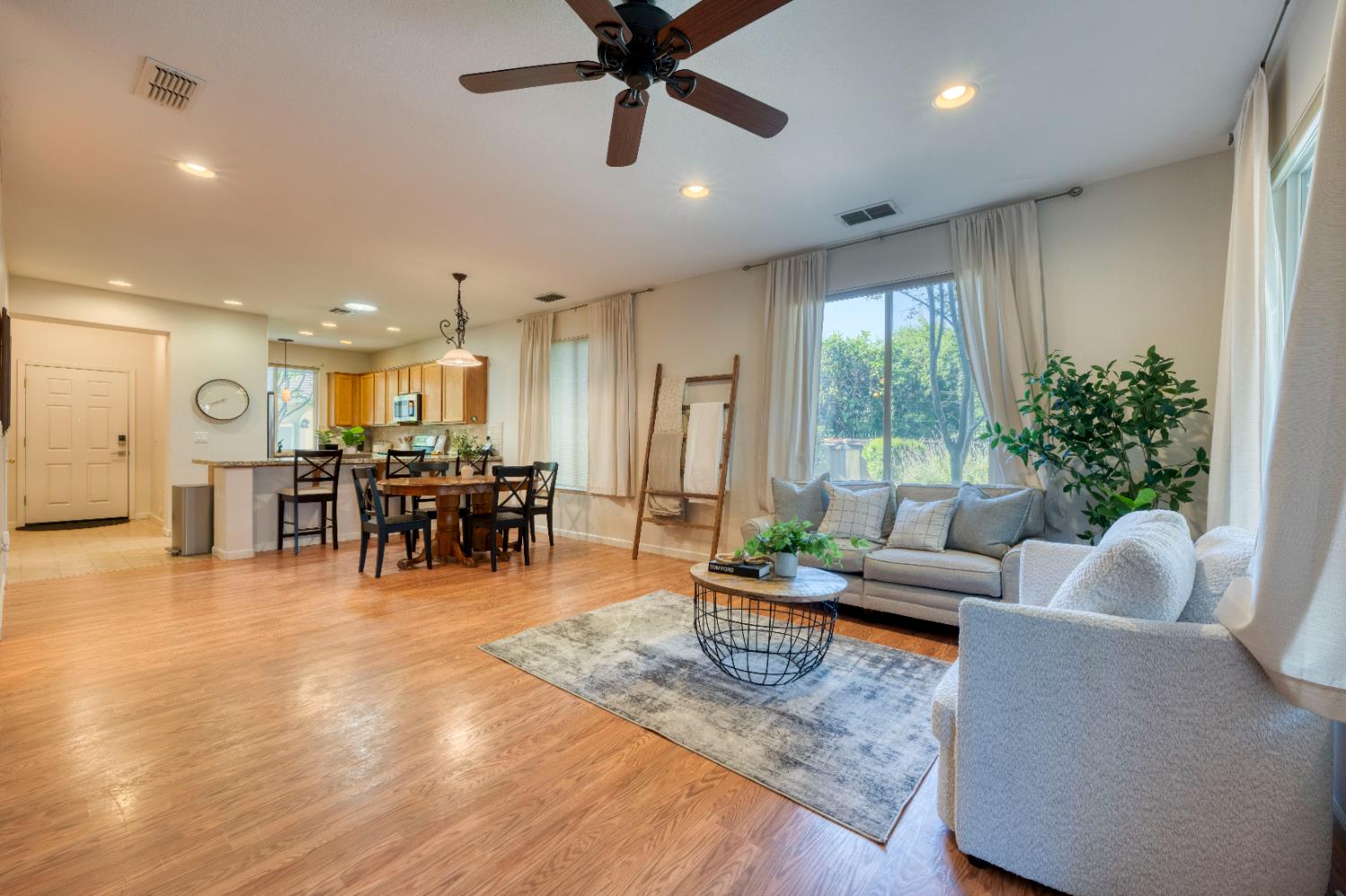 Detail Gallery Image 10 of 26 For 311 Pelican Bay Cir, Sacramento,  CA 95835 - 2 Beds | 2 Baths