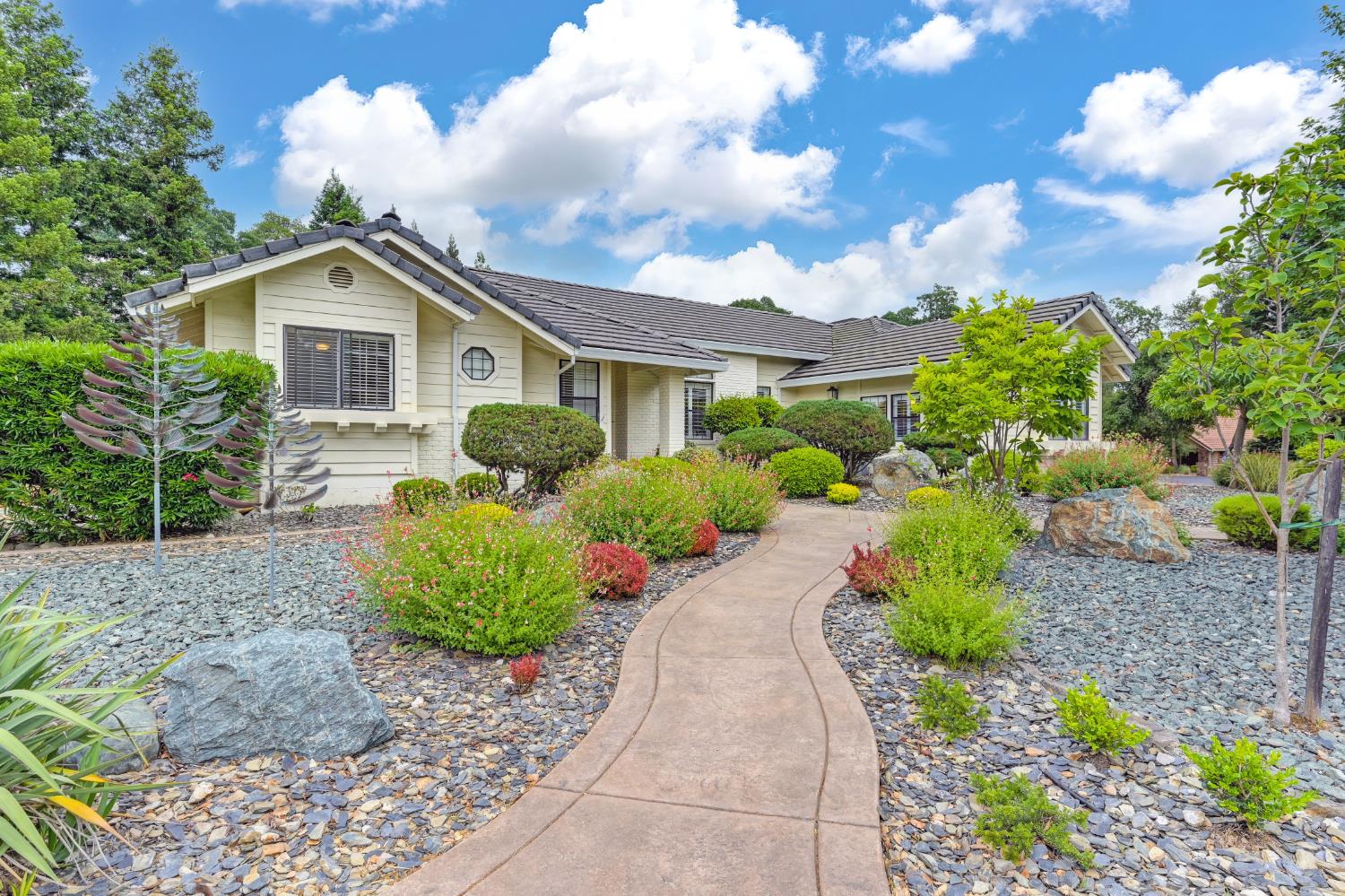 Detail Gallery Image 5 of 68 For 6441 via Del Cerrito, Sloughhouse,  CA 95683 - 3 Beds | 2/1 Baths