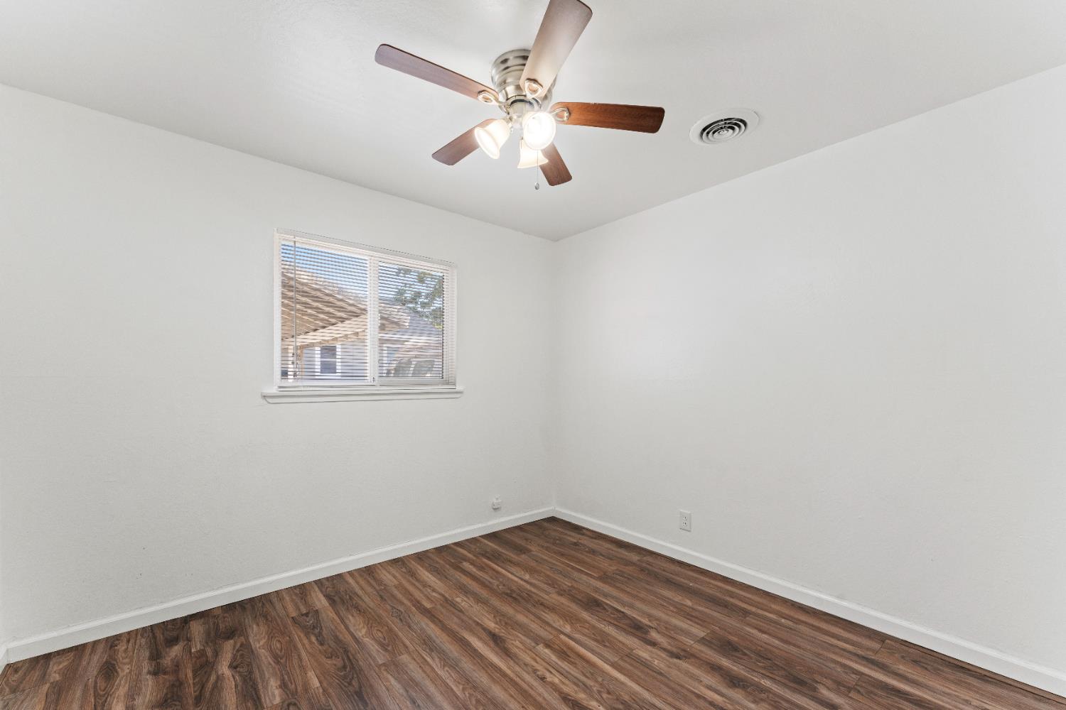 Detail Gallery Image 14 of 23 For 5741 San Vincente Way, North Highlands,  CA 95660 - 3 Beds | 1 Baths