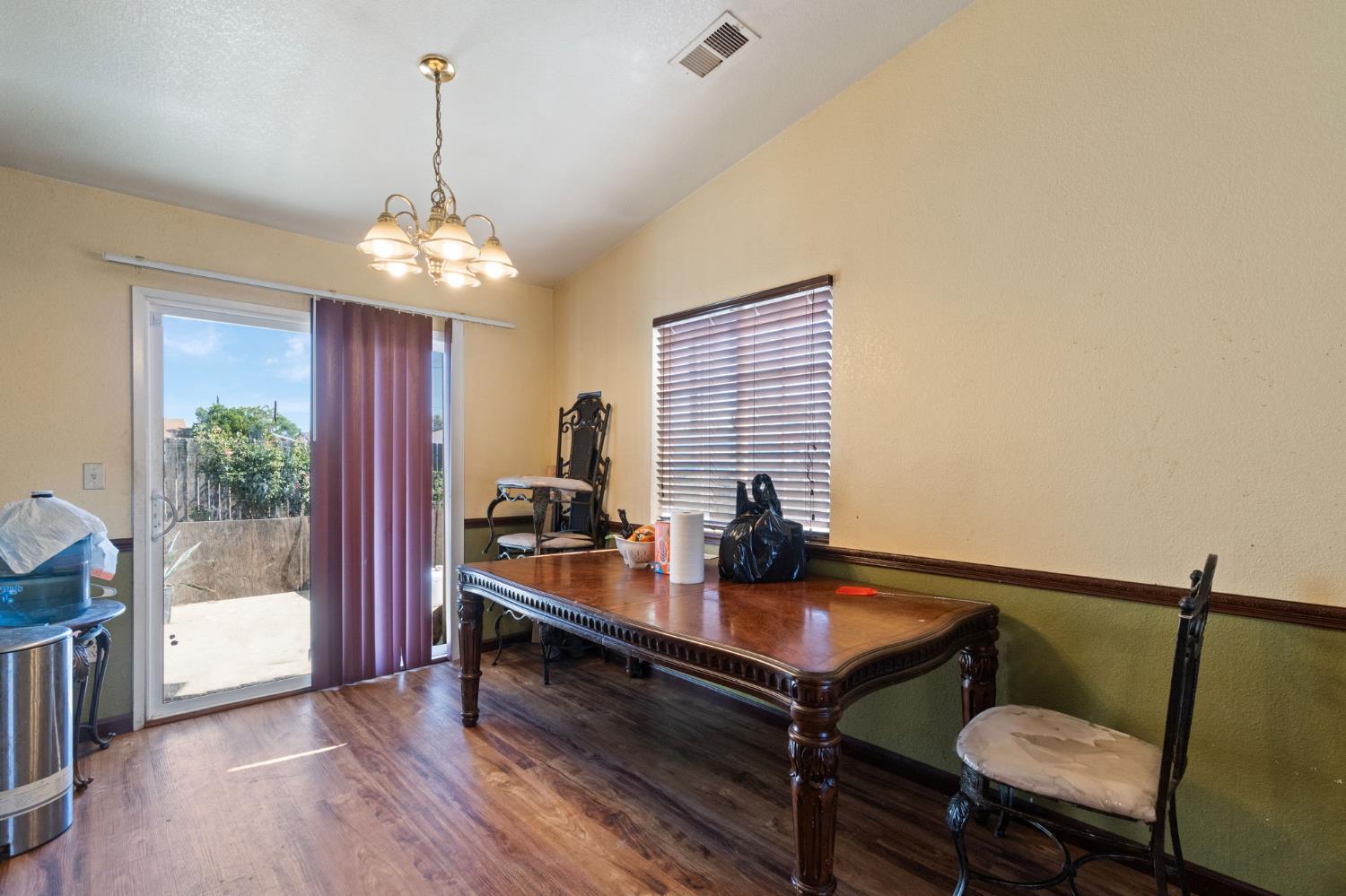 Detail Gallery Image 7 of 21 For 1451 Segovia Ct, Madera,  CA 93638 - 4 Beds | 2 Baths
