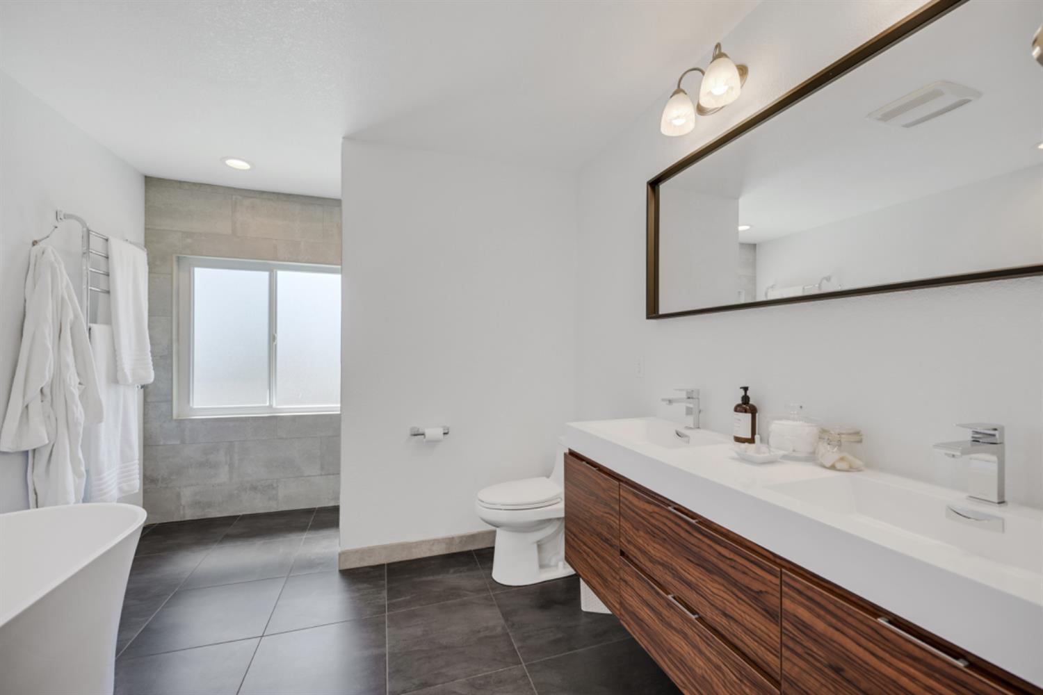 Detail Gallery Image 37 of 84 For 109 Bermuda Ct, Roseville,  CA 95678 - 4 Beds | 2/2 Baths