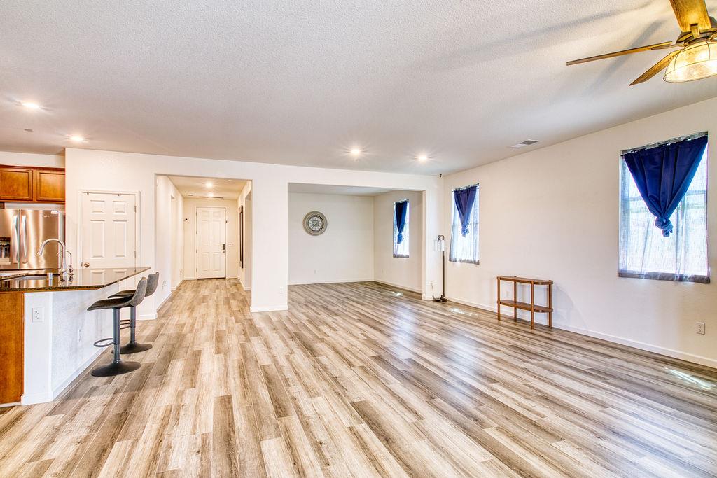 Detail Gallery Image 5 of 32 For 705 Somerset Way, Patterson,  CA 95363 - 3 Beds | 2 Baths