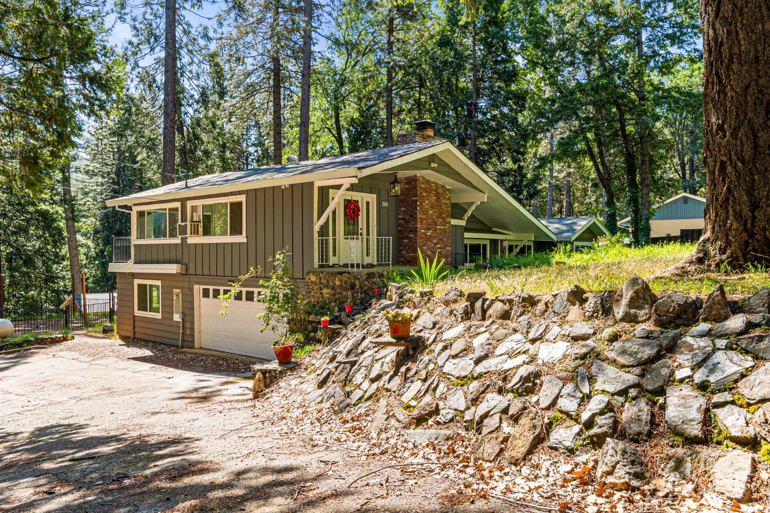 Detail Gallery Image 1 of 44 For 2809 Gardella Ln, Camino,  CA 95709 - 4 Beds | 3/3 Baths