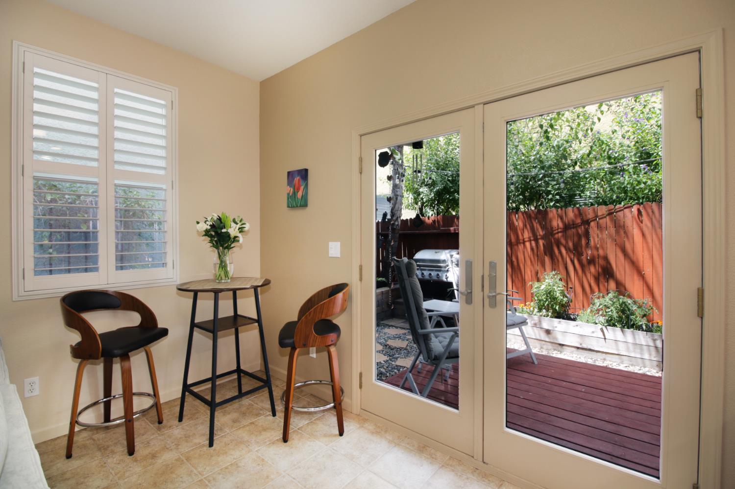 Detail Gallery Image 10 of 48 For 388 Metro Ln, West Sacramento,  CA 95605 - 3 Beds | 2/1 Baths