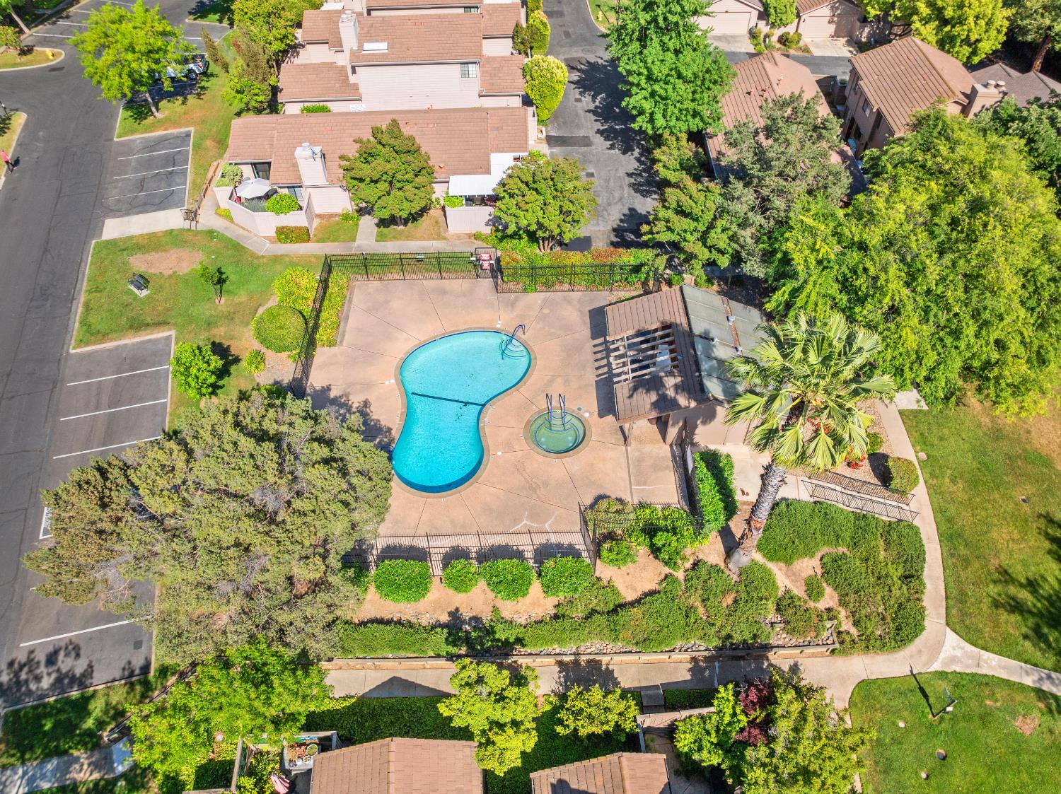 Detail Gallery Image 40 of 53 For 8193 Rose Vine Ln, Fair Oaks,  CA 95628 - 2 Beds | 2 Baths