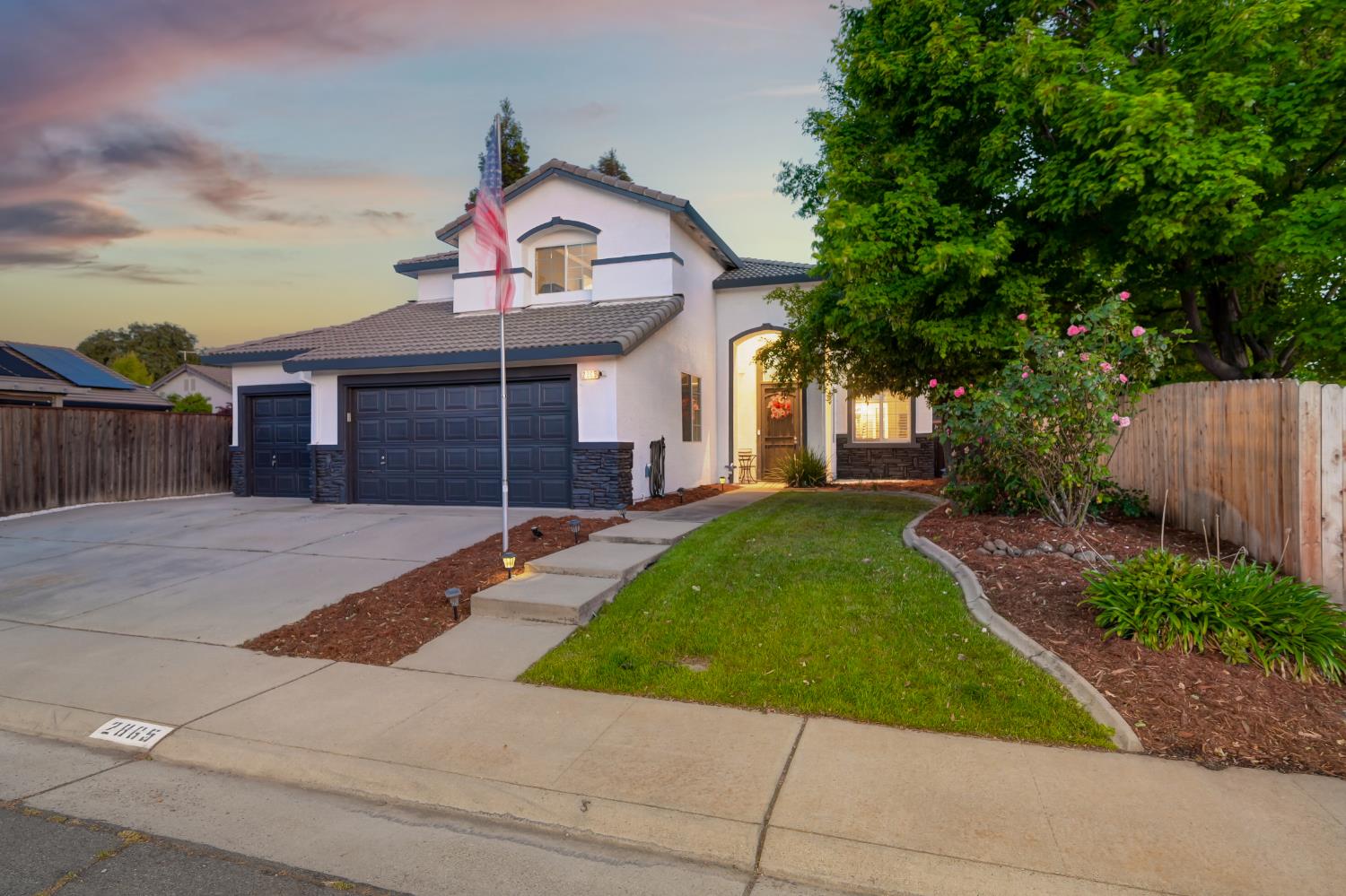 Detail Gallery Image 1 of 50 For 2865 Floradale Way, Lincoln,  CA 95648 - 4 Beds | 3 Baths
