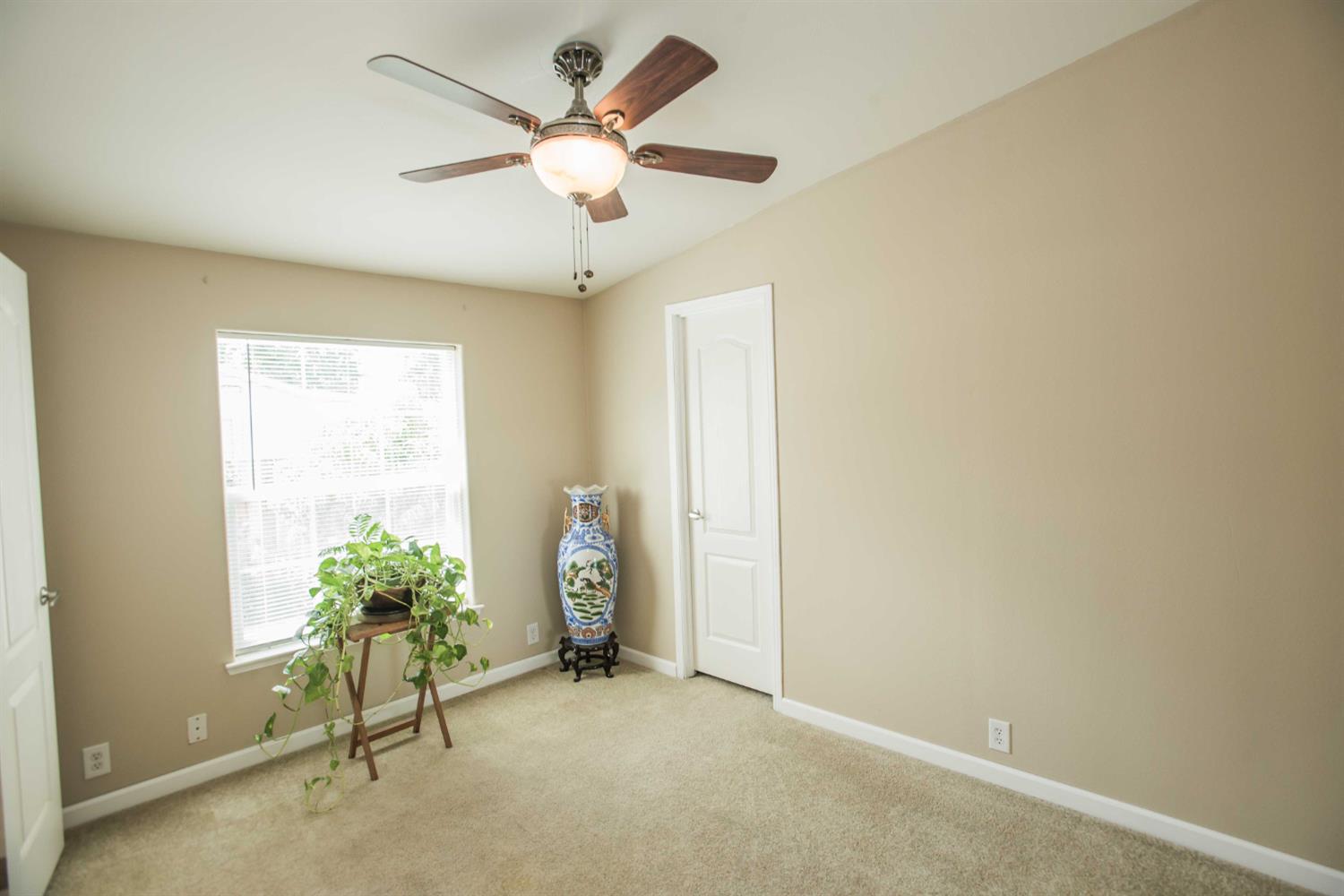 Detail Gallery Image 52 of 59 For 6946 27th St, Sacramento,  CA 95822 - 3 Beds | 2 Baths
