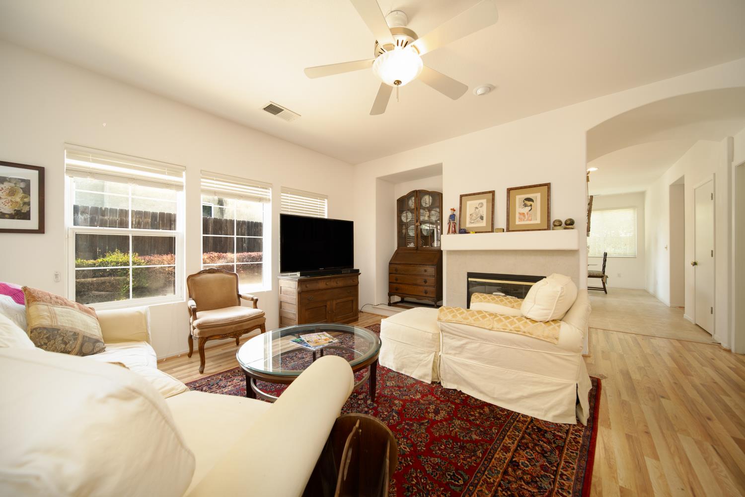 Detail Gallery Image 4 of 18 For 301 Nutcrest Ct, Oakdale,  CA 95361 - 3 Beds | 2 Baths