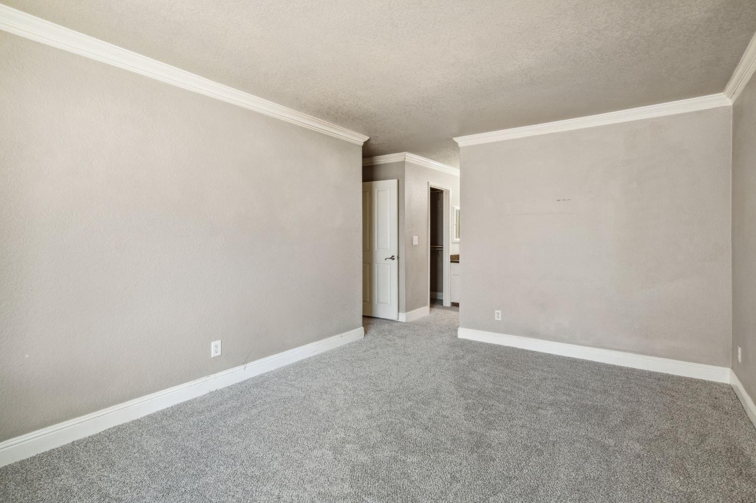 Photo #13: 225061661 Listing: Photo #13