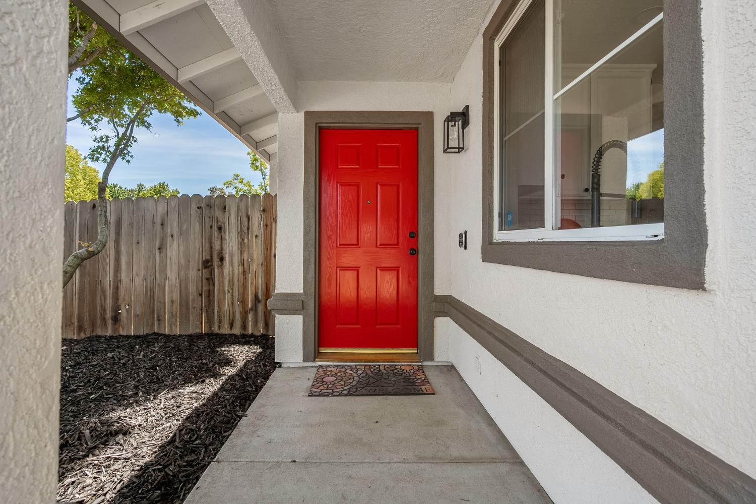 Detail Gallery Image 3 of 23 For 6042 Bach Ct, Citrus Heights,  CA 95621 - 3 Beds | 2 Baths