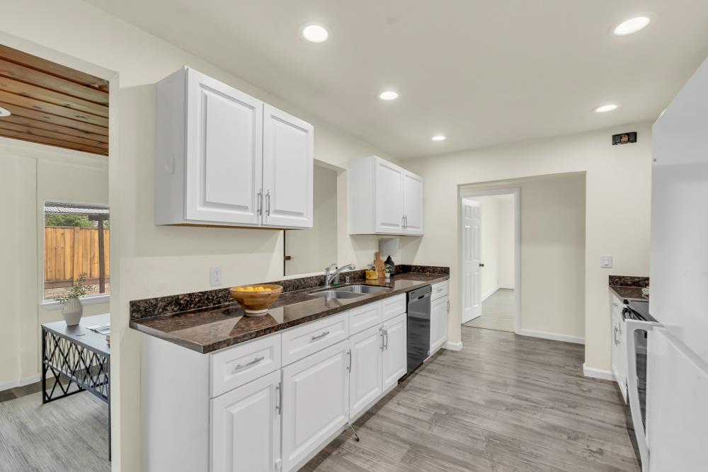 Detail Gallery Image 26 of 56 For 3000 Mission Ave, Carmichael,  CA 95608 - 3 Beds | 2 Baths