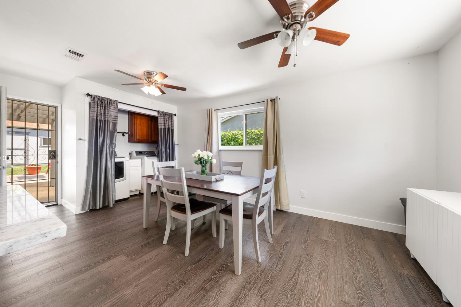 Detail Gallery Image 9 of 38 For 1136 Hampton Rd, Sacramento,  CA 95864 - 3 Beds | 1 Baths