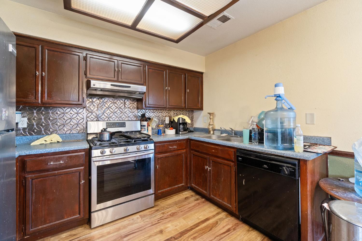 Detail Gallery Image 10 of 21 For 1451 Segovia Ct, Madera,  CA 93638 - 4 Beds | 2 Baths