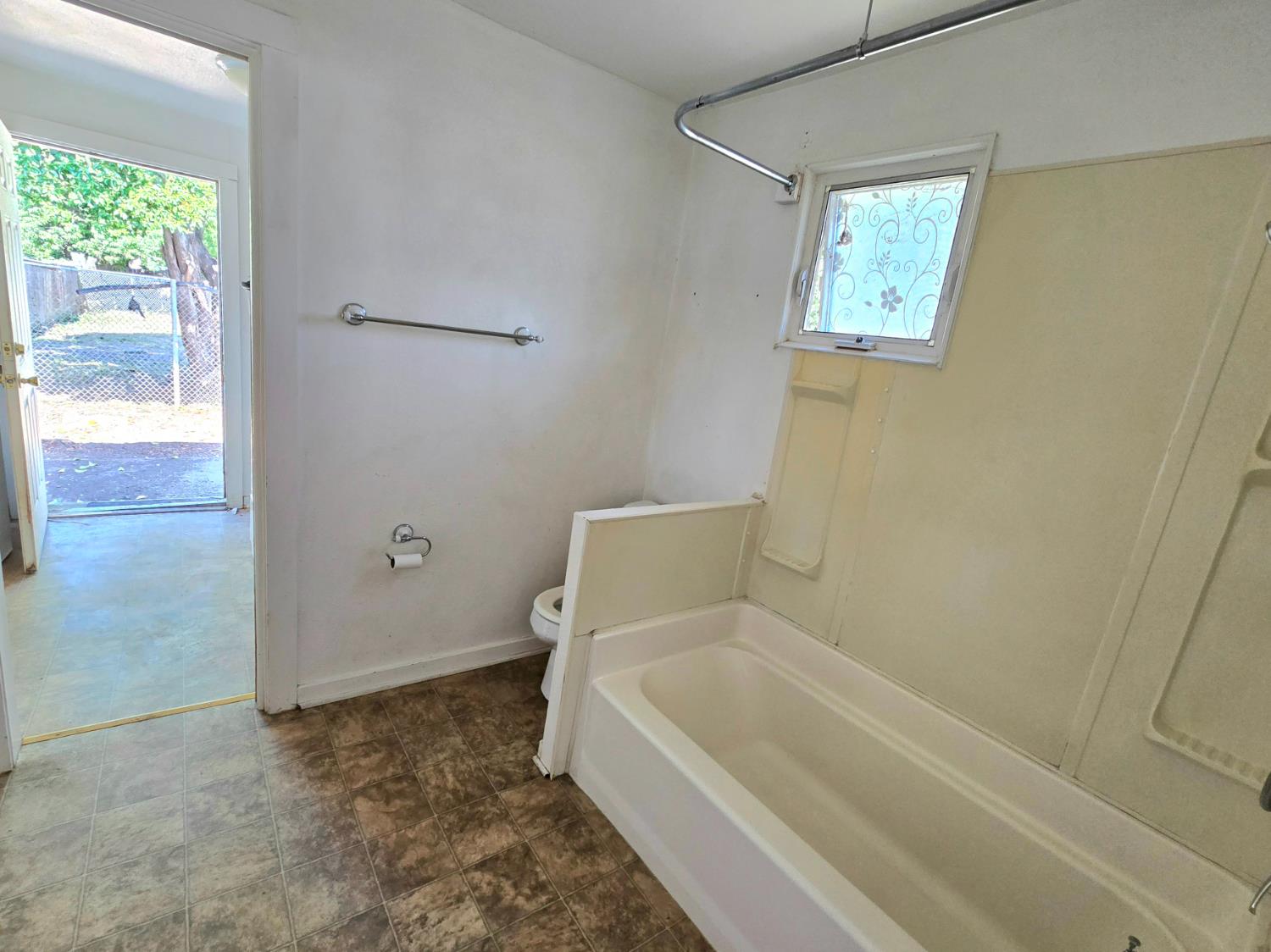 Detail Gallery Image 12 of 28 For 680 Walnut St, Yuba City,  CA 95991 - 2 Beds | 1 Baths